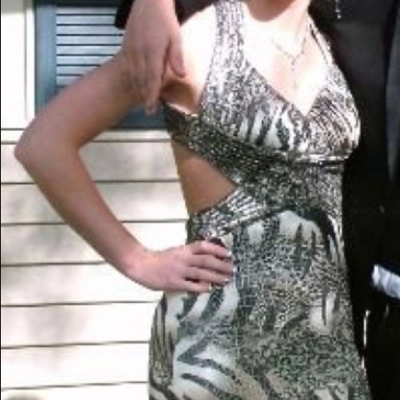 Gorgeous animal print formal dress - Picture 2 of 7